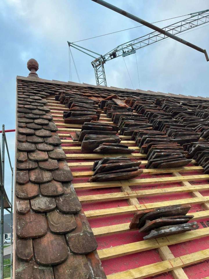 Travaux de création et de rénovation de toiture complets.